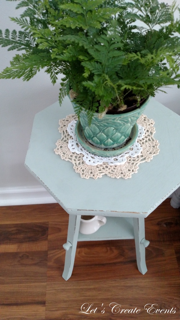 a-cute-little-plant-stand020